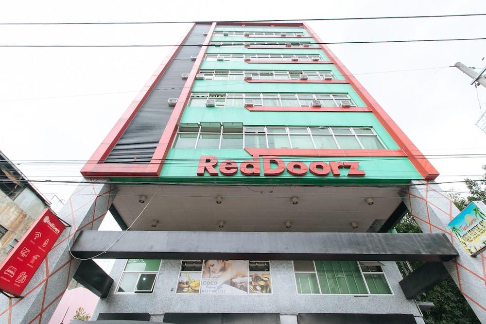 RedDoorz near Quiapo Church Manila - Exterior