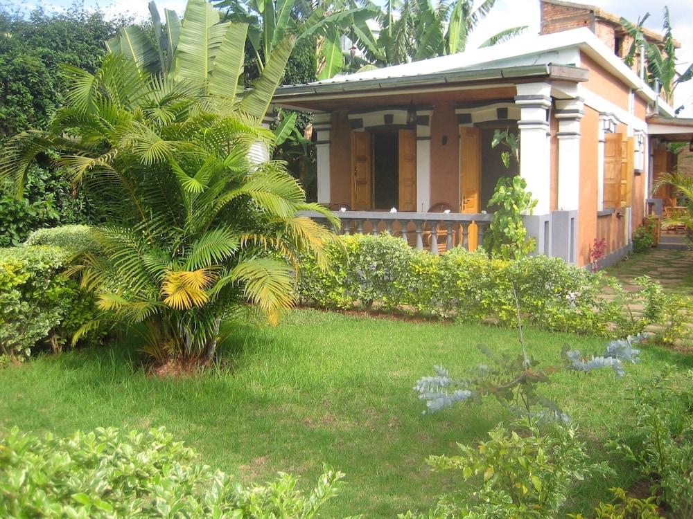 Meva Guesthouse - Property Grounds