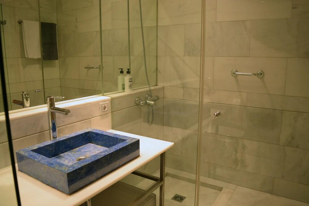 مدريد سويتس جران فيا - Bathroom