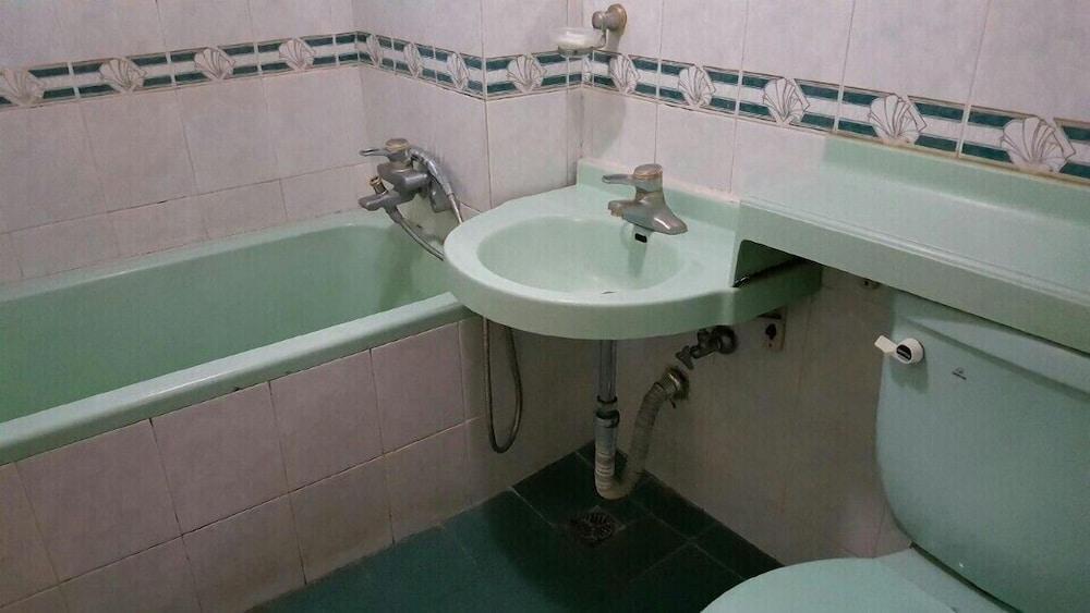 Monaco Motel - Bathroom