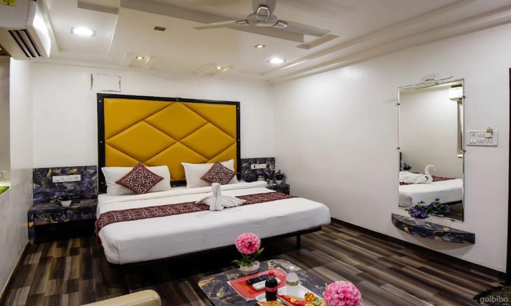Hotel Satyam - Room