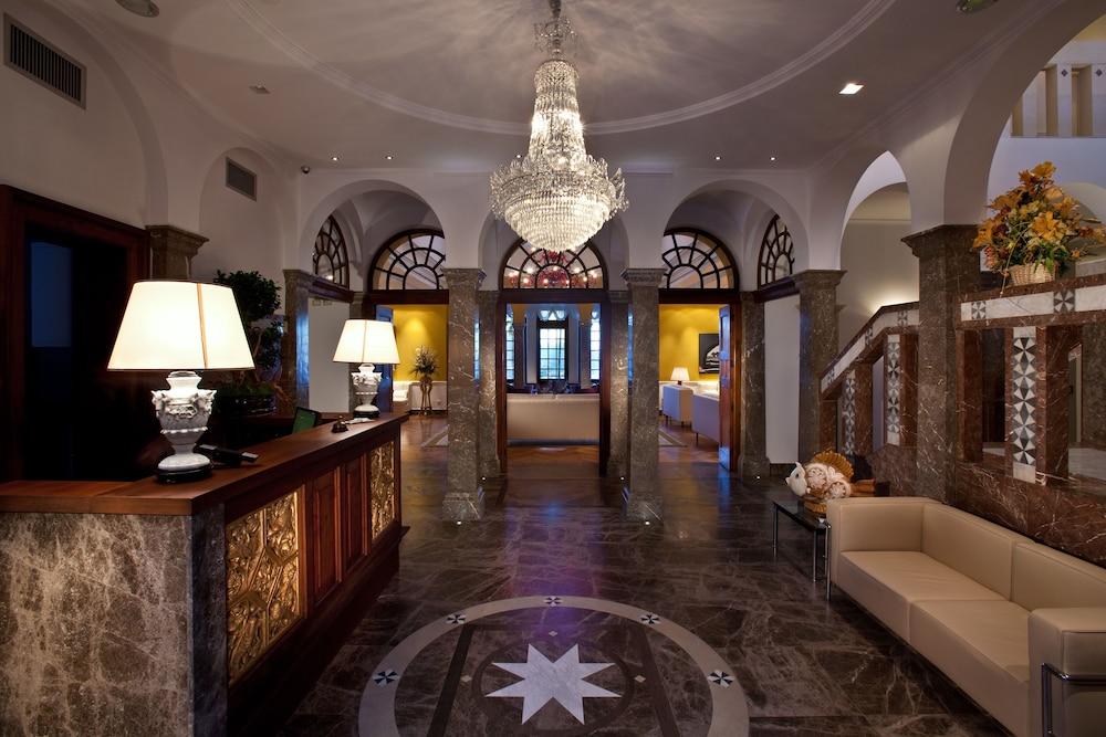The Ashbee Hotel - Lobby