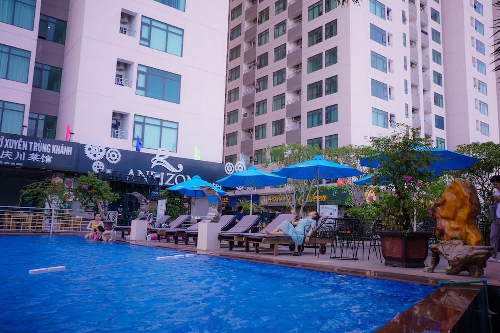 SoHo Apartment - Outdoor Pool