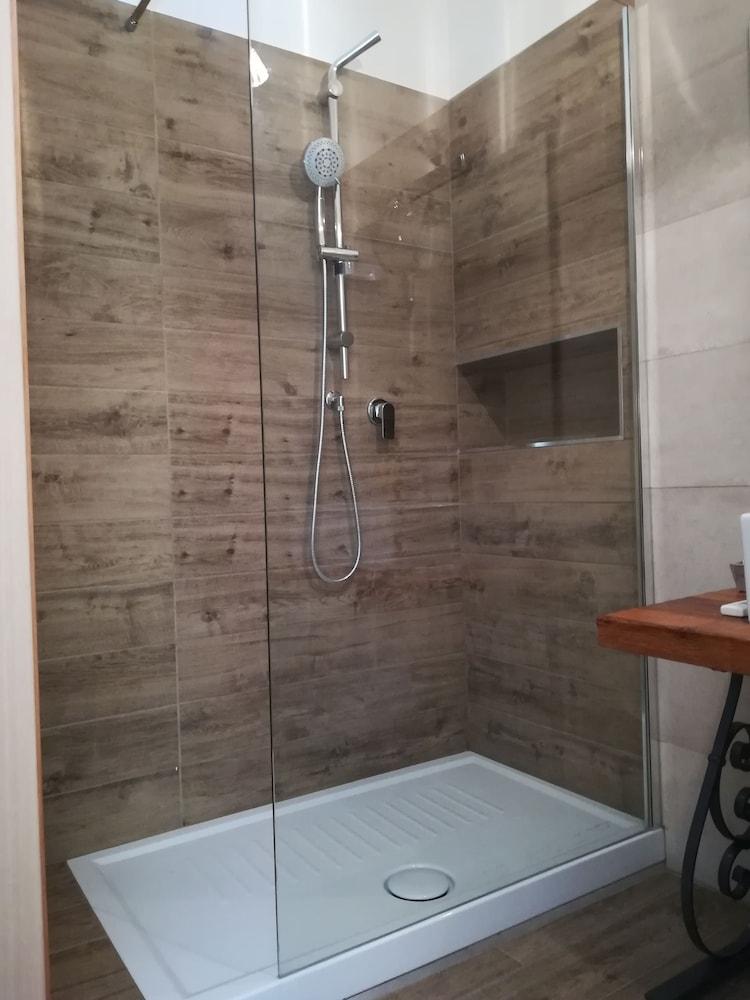 فيا ديل دومو - Bathroom Shower
