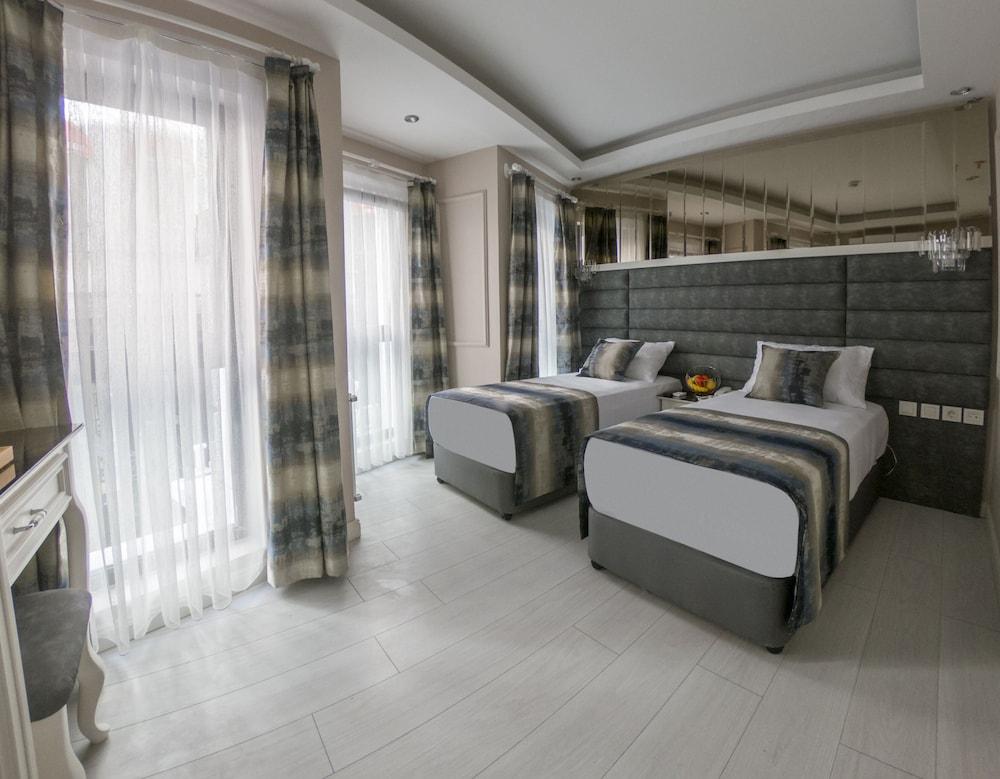 Crowned Hotel - Room