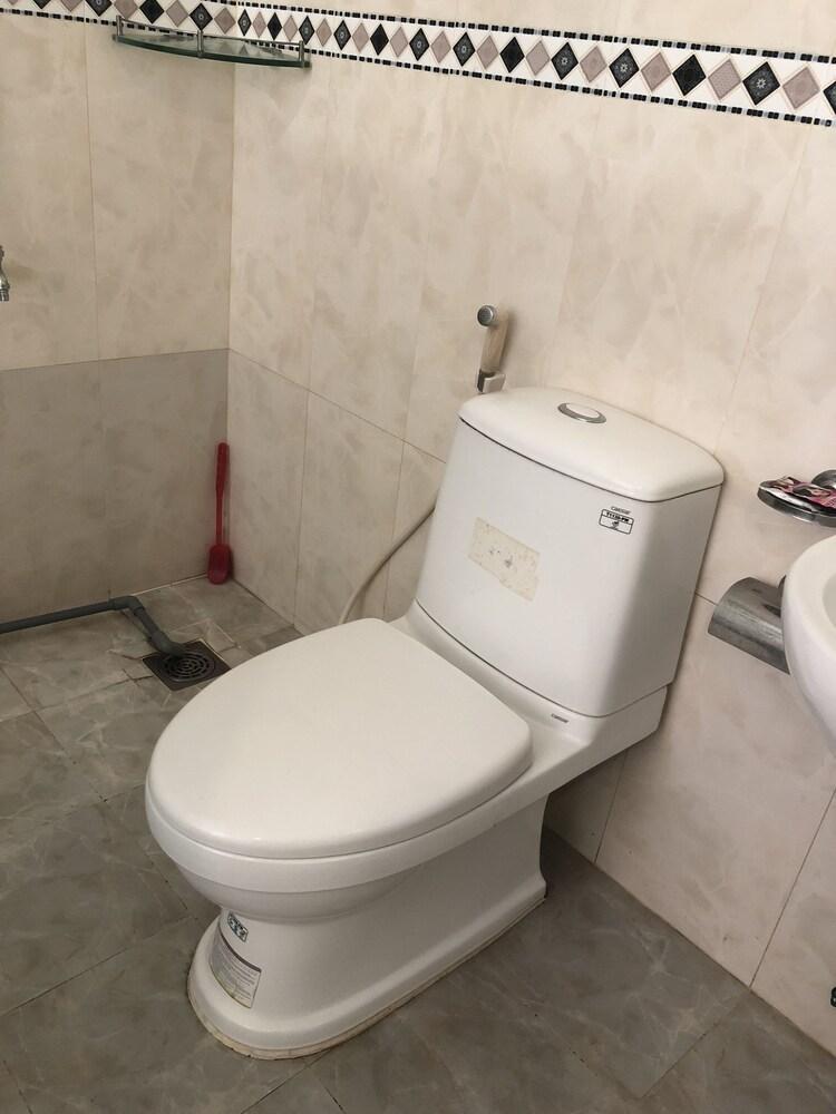 Thai Minh Hostel - Bathroom