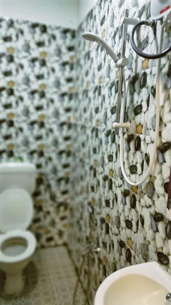جيست روم لانجكاوي - Bathroom