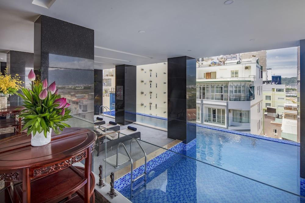 Red Sun Nha Trang Hotel - Pool