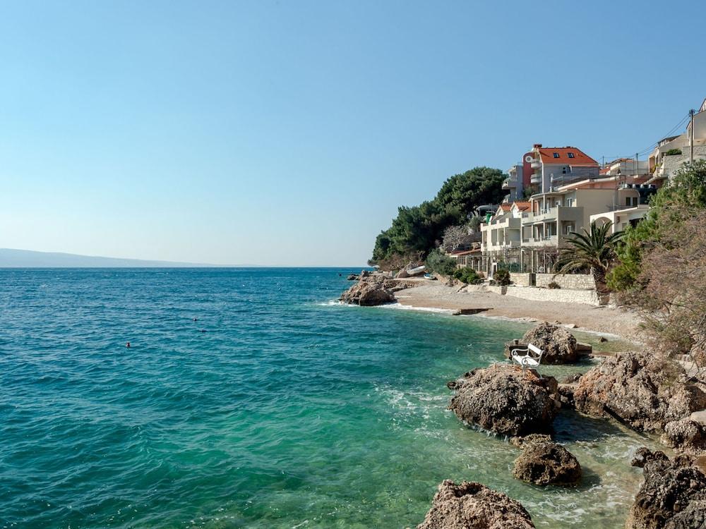 Lovely Holiday Home in Stanići near Sea Beach - Exterior