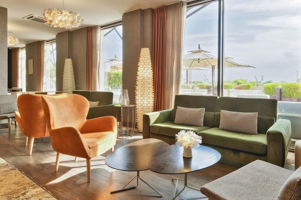 ADAM Hotel Suites - Lobby Lounge