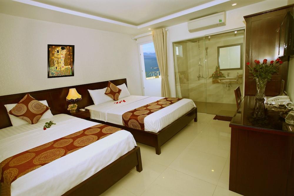 Azura Hotel - Room