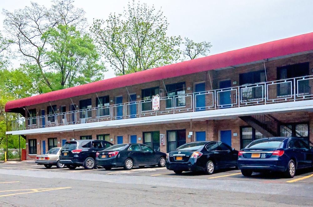 Motel 6 Elmsford, NY - White Plains - Exterior