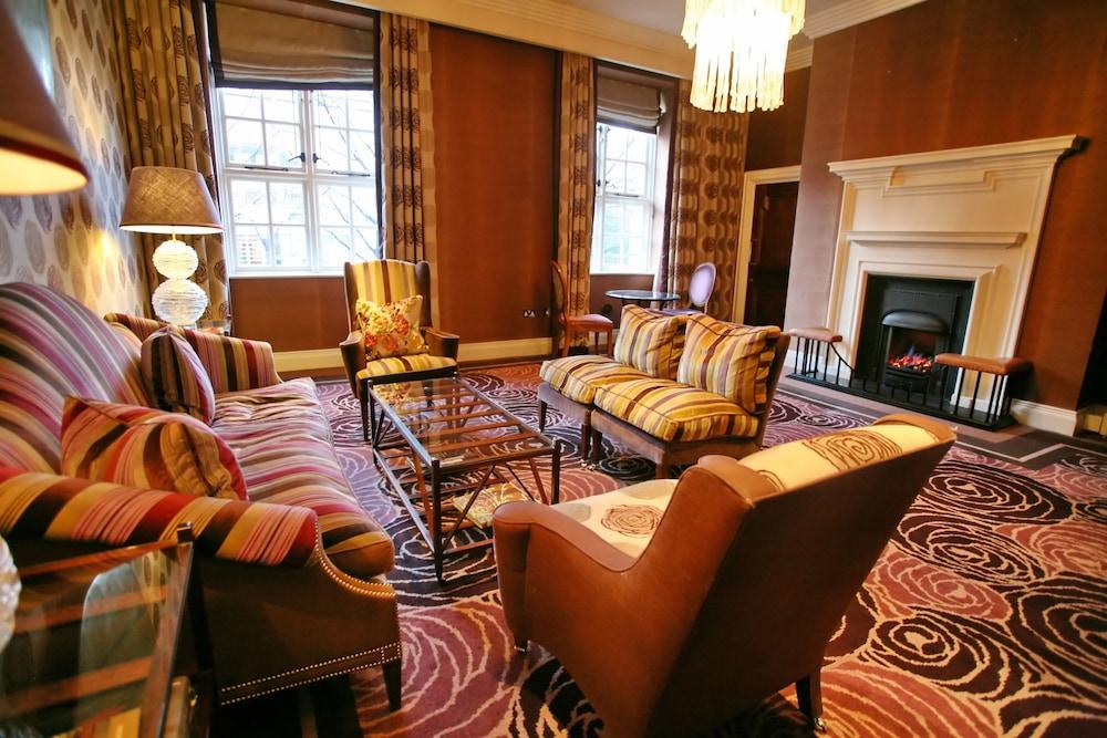 The Roseate Reading - Lobby Lounge