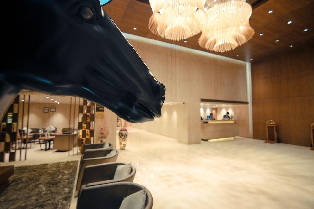 Monotel Luxury Business Hotel - Lobby