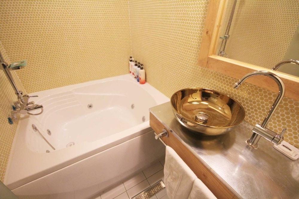 Hotel Yaja Seomyeon 1 - Beonga - Bathroom