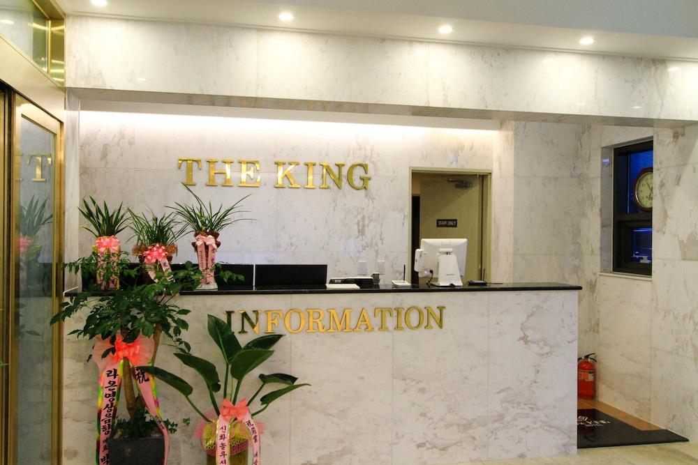 The King Hotel - Lobby