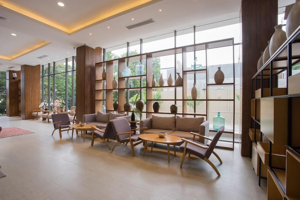 Allstay Hotel Semarang - Lobby Sitting Area