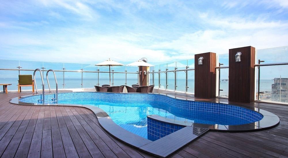 Illroy Resort - Outdoor Pool