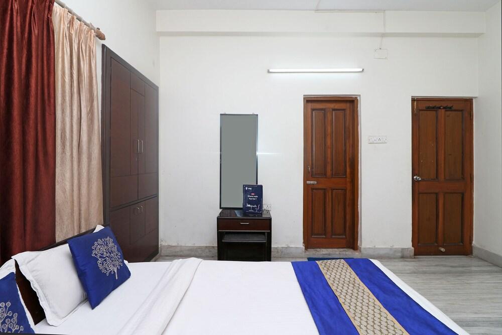 OYO 24591 Mishra Residency Newtown - Room
