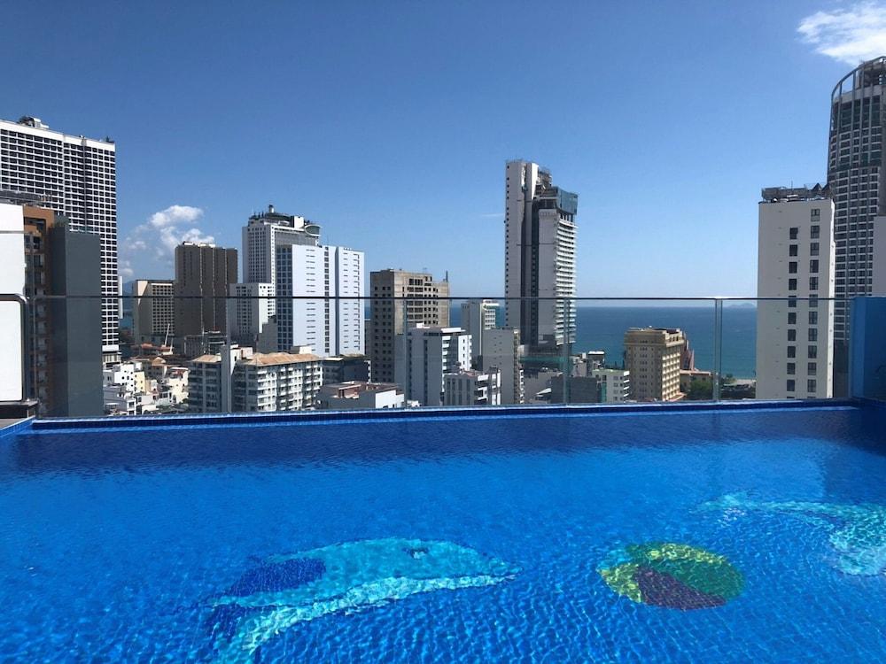Aloha Hotel Nha Trang - Rooftop Pool