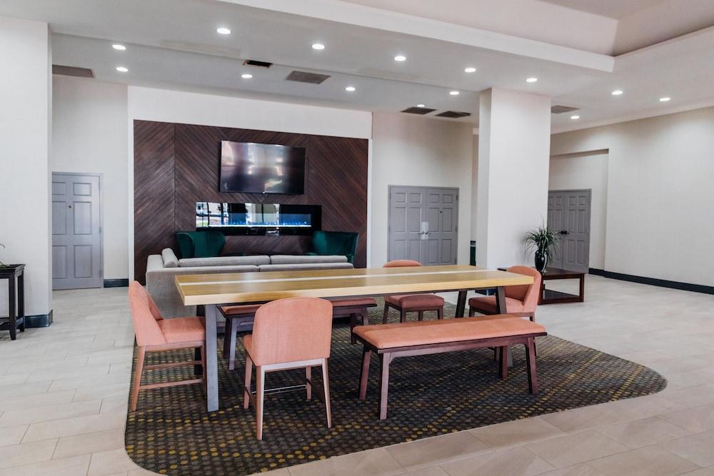Holiday Inn & Suites Phoenix-Mesa/Chandler, an IHG Hotel - Exterior