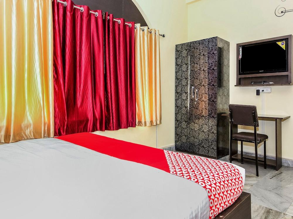 OYO 12960 Hotel Adrija - Room