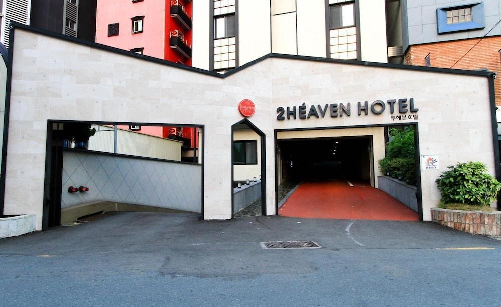 Two Heaven Hotel - Exterior