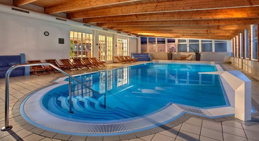 Suite Hotel Binz Familienhotel Rügen - Indoor Pool