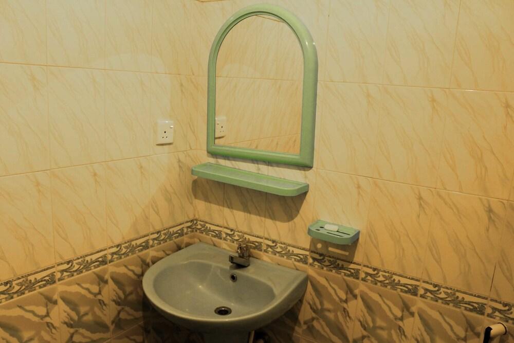 Yoho Gimhani Homestay - Bathroom