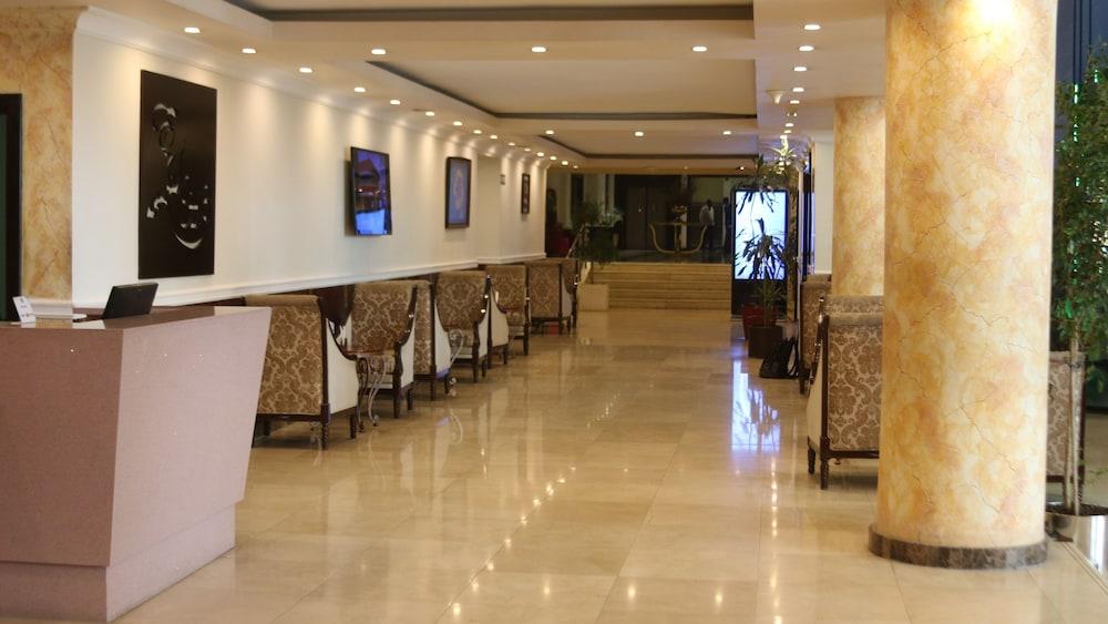 Elilly International Hotel - Lobby Sitting Area