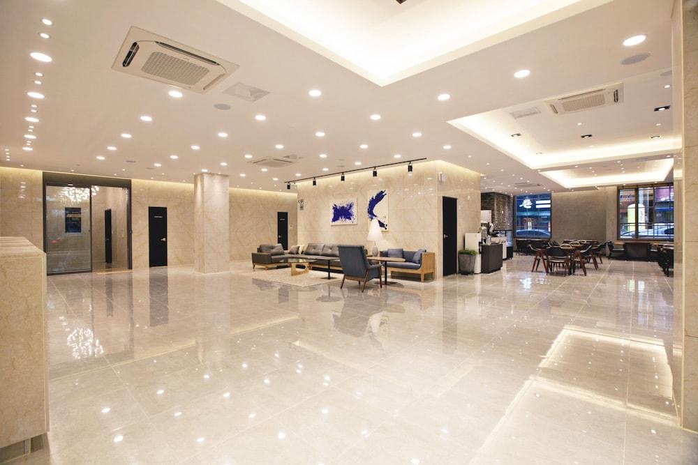 GNB Hotel - Lobby Lounge
