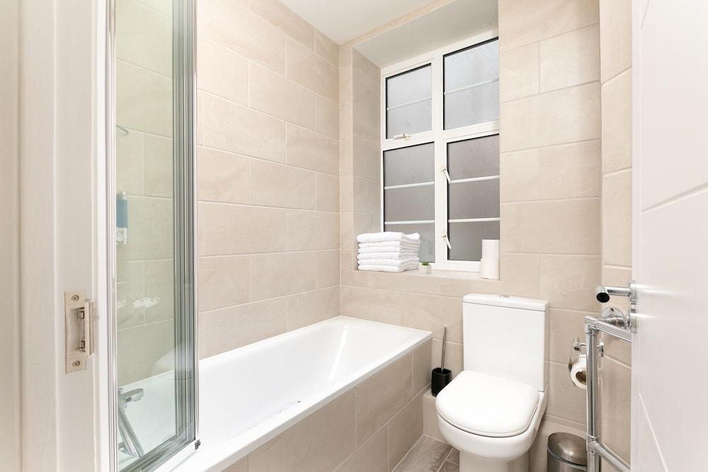 Cozy Skyvillion Apartment - Bathroom