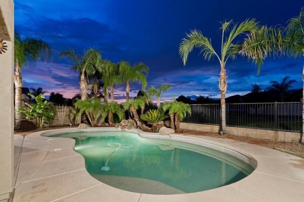 Augusta On The Green by Signature Vacation Rentals - Outdoor Pool