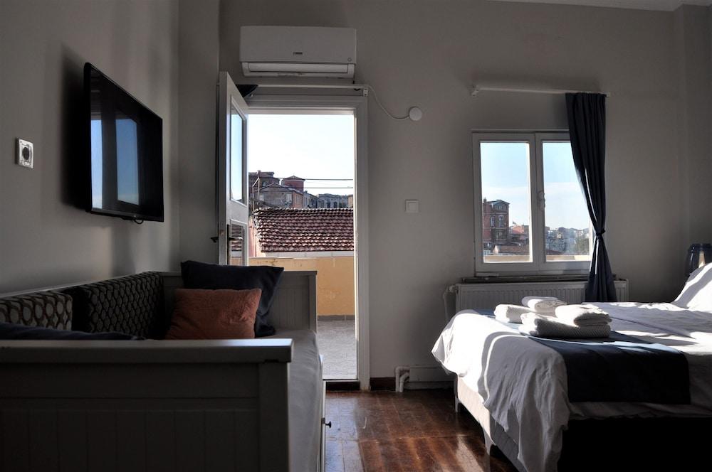 Rooftop Balat Rooms & Apartments - Living Area
