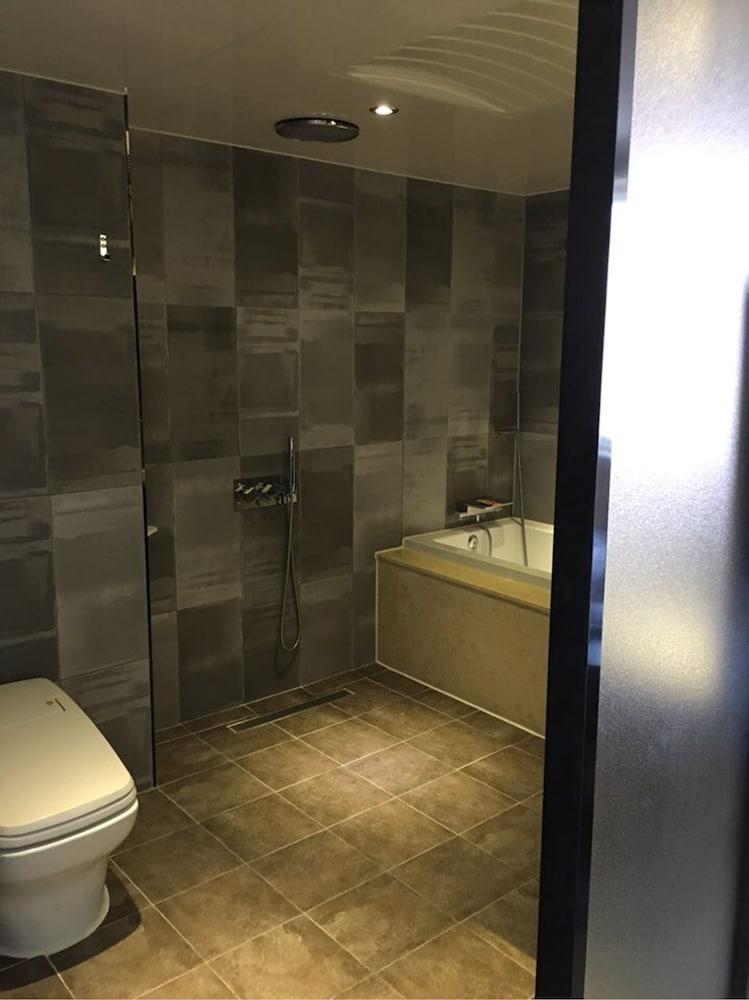 Hotel Bingo - Bathroom