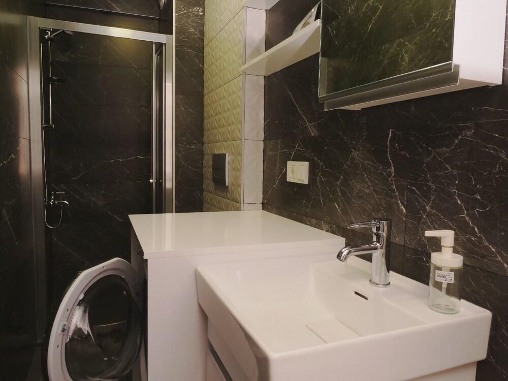 NO24 Suites - Bathroom Sink