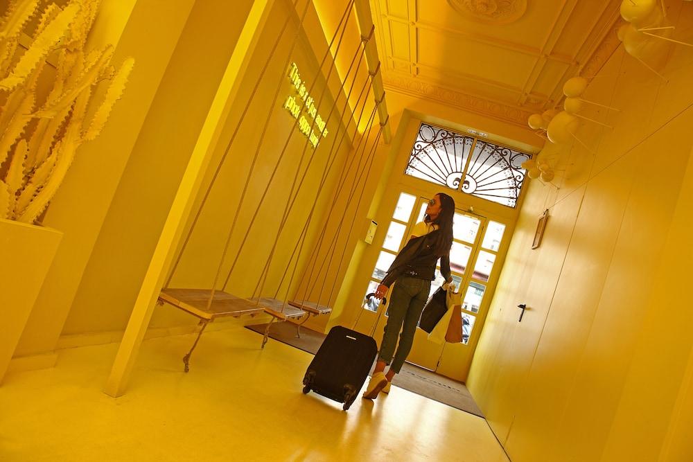 Hotel Chic&basic Lemon Barcelona - Interior Entrance