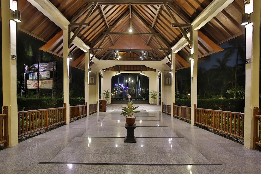 The Jayakarta Lombok Hotel & Spa - Interior Entrance
