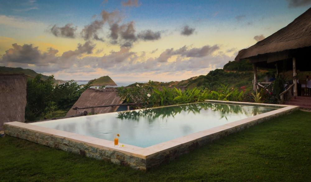 Blue Monkey Villas Resort & Ocean View - Outdoor Pool