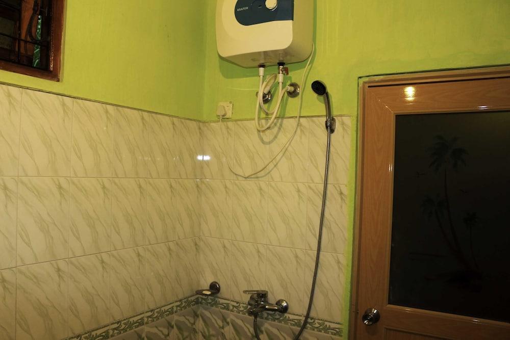 Yoho Gimhani Homestay - Bathroom