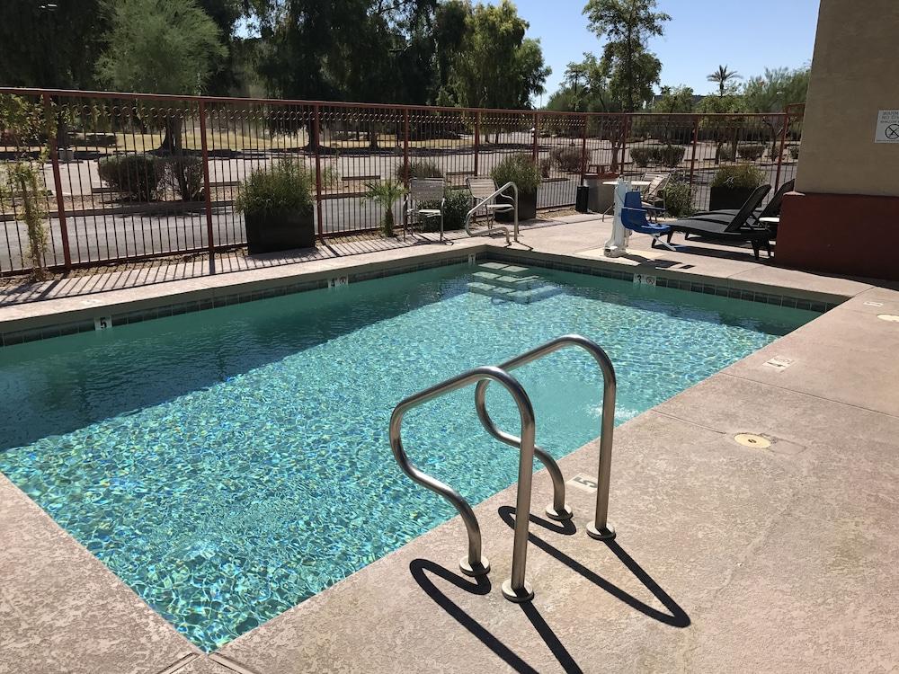 Holiday Inn Express & Suites Phoenix - Mesa West, an IHG Hotel - Outdoor Pool