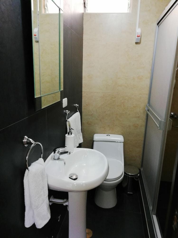 Departamentos Arequipa Inn - Bathroom