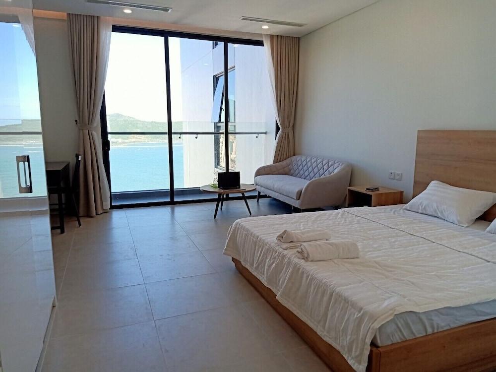 Luxury Scenia Bay Apartment with Seaview - Featured Image