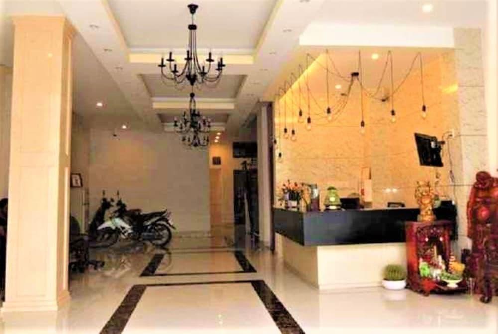 Van Nam Hotel - Lobby