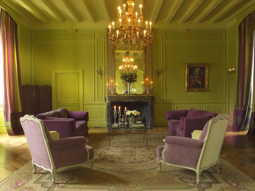 Le Château de Reignac - Lobby Sitting Area