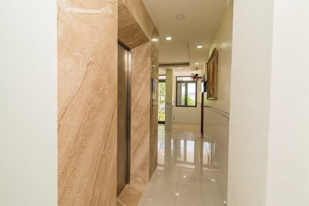 Quoc Vinh Hotel & Apartment - Interior Detail