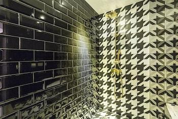 Busan Den Basta Hotel BIFC - Bathroom Shower