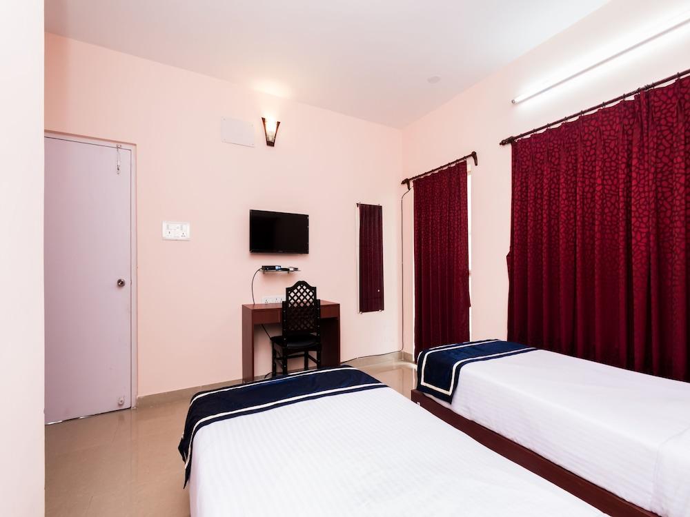 OYO 9311 Kolkata Residency - Room