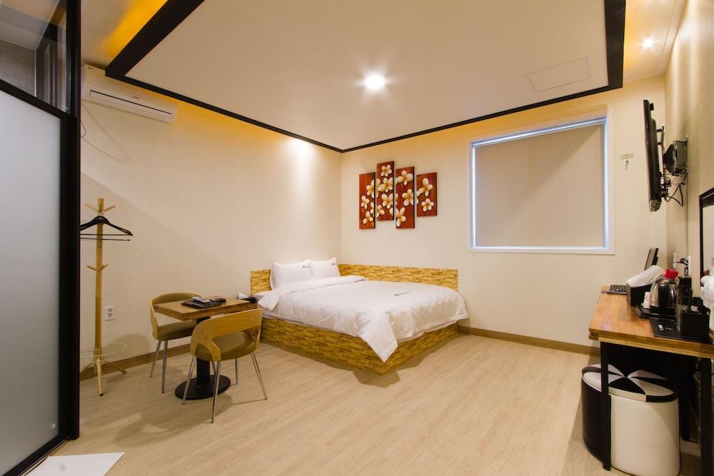 Ara Hotel - Room