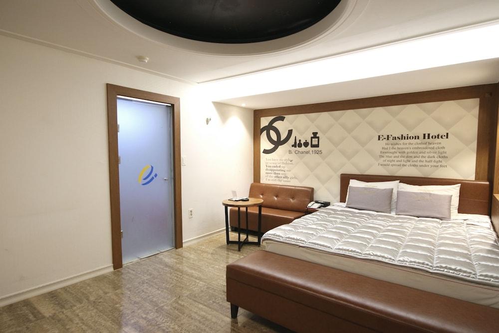 E Fashion Hotel - Room
